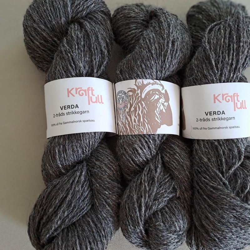 VERDA  strikkegarn Mørkegrått
